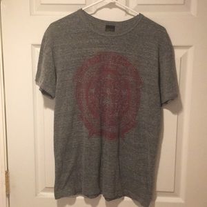 Men’s Size LG Obey Tee
